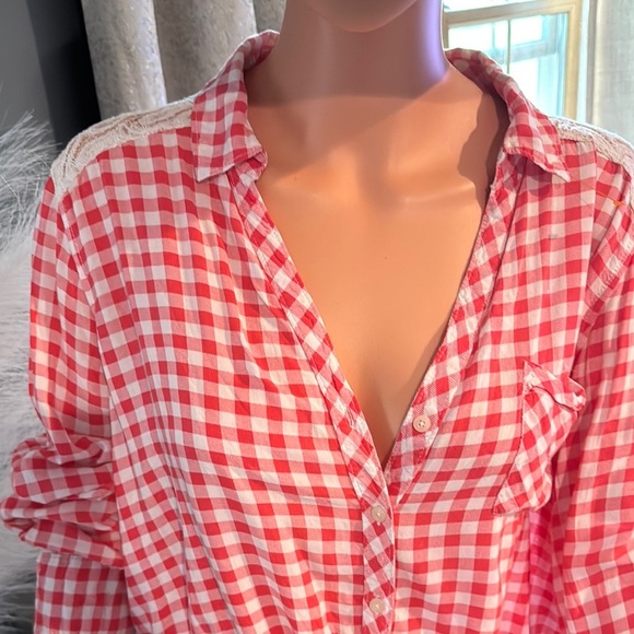 Aeropostale Red and White Notched Collar Button Down Shirt - Picture 2 of 11